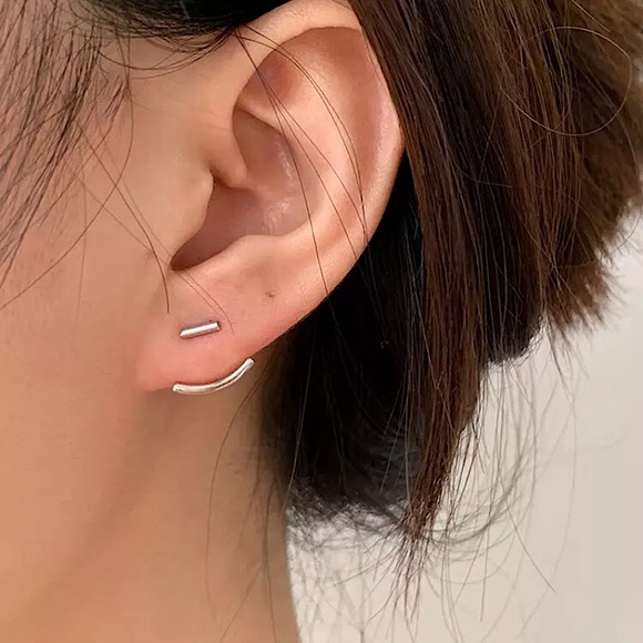 🔵𝟲𝟱%𝗢𝗙𝗙 𝗯𝘂𝗻𝗱𝗹𝗲𝘀 𝟯+🔵 NEW Gold Curved Line Minimalist Jacket Earrings - Picture 6 of 8